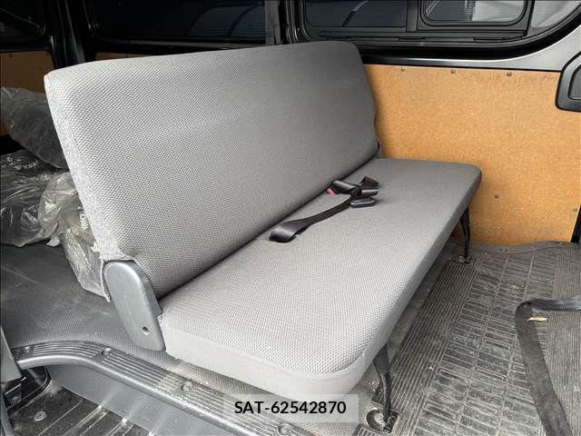 Toyota HIACE VAN 2019-01 7360209-8