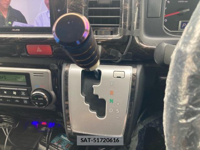Toyota HIACE VAN 2019-07 7360208-24