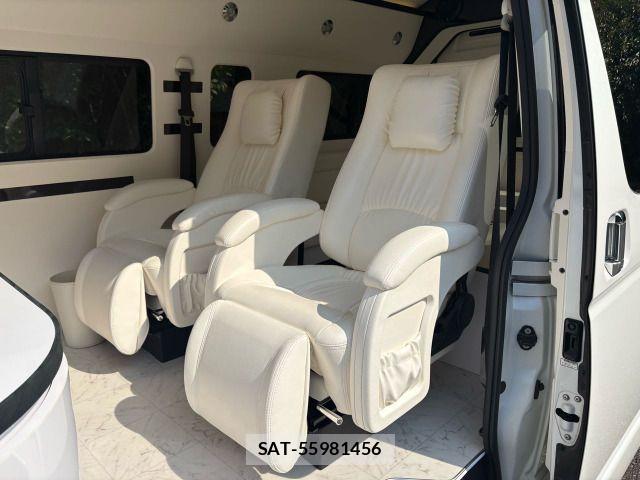 Toyota HIACE VAN 2019-08 7360194-11