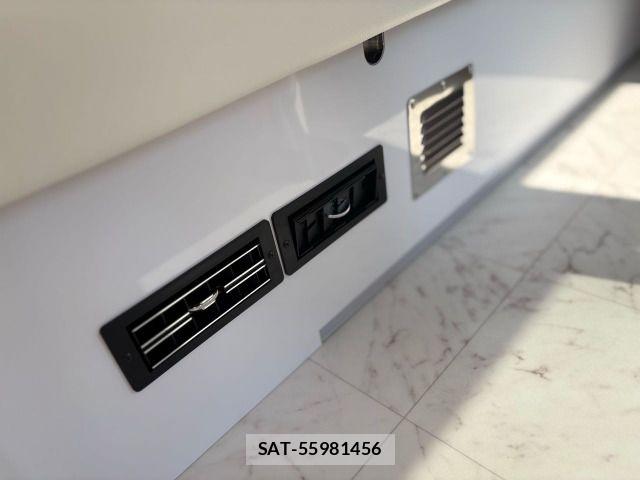 Toyota HIACE VAN 2019-08 7360194-14