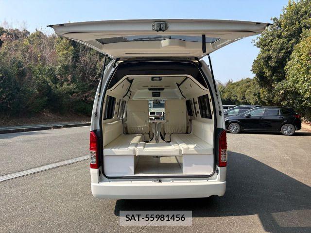 Toyota HIACE VAN 2019-08 7360194-17