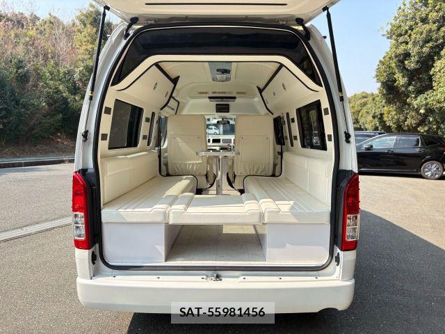 Toyota HIACE VAN 2019-08 7360194-18