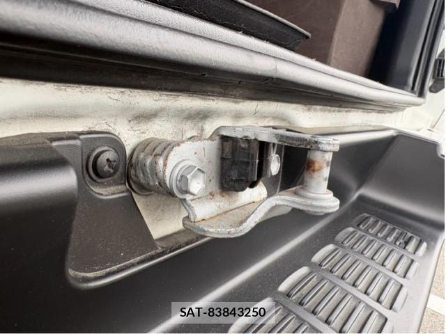 Toyota HIACE VAN 2018-05 7360204-11
