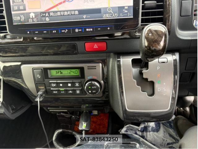 Toyota HIACE VAN 2018-05 7360204-13