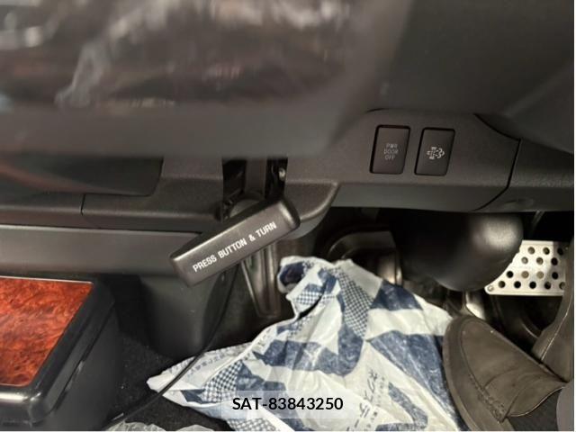Toyota HIACE VAN 2018-05 7360204-18
