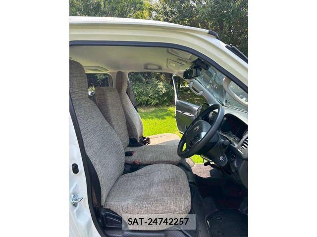 Toyota HIACE VAN 2023-08 7360196-15
