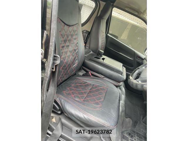 Toyota HIACE VAN 2015-10 7360216-11