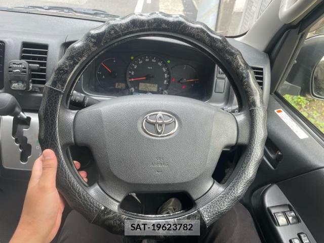 Toyota HIACE VAN 2015-10 7360216-17