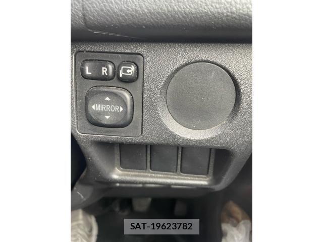 Toyota HIACE VAN 2015-10 7360216-18