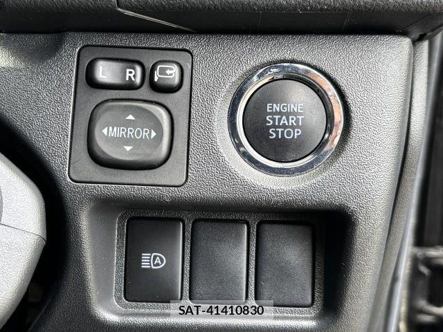 Toyota HIACE VAN 2022-01 7360200-12