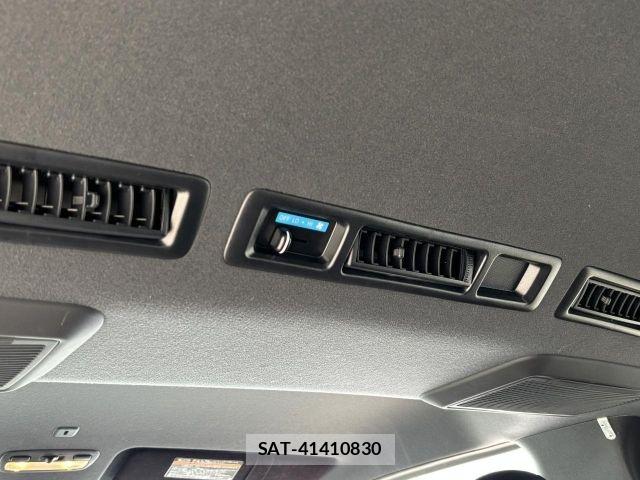 Toyota HIACE VAN 2022-01 7360200-17