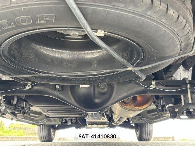 Toyota HIACE VAN 2022-01 7360200-28