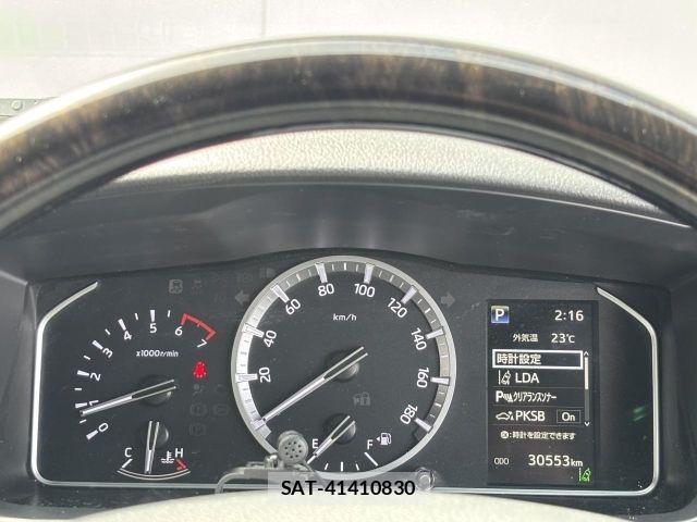 Toyota HIACE VAN 2022-01 7360200-29