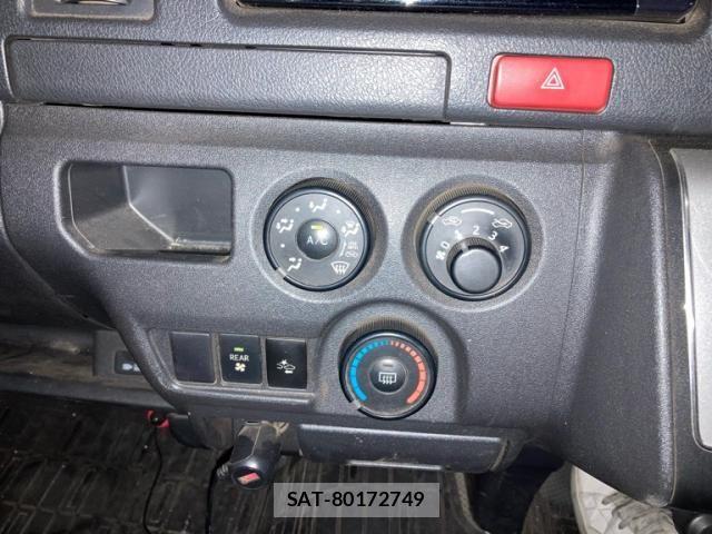 Toyota HIACE VAN 2018-06 7360211-17
