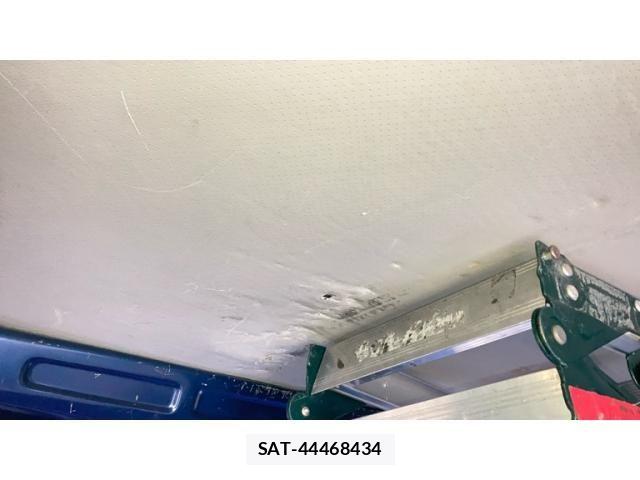 Toyota HIACE VAN 2014-01 7360218-19