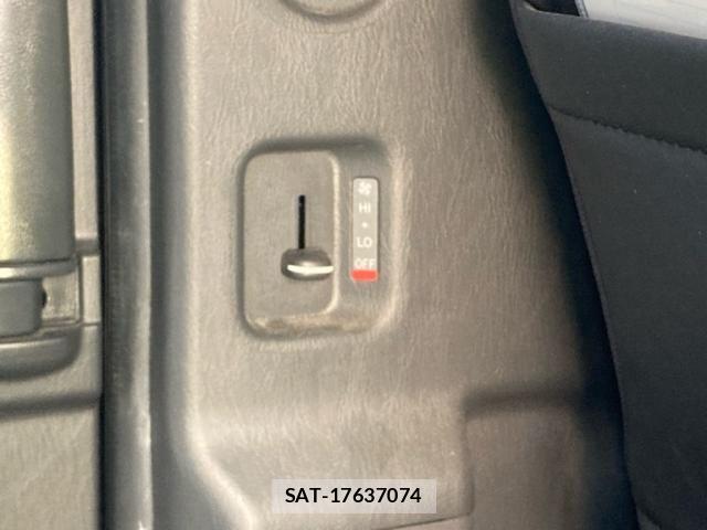 Toyota HIACE VAN 2021-06 7360201-13