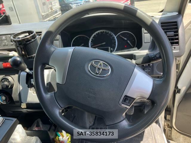 Toyota HIACE VAN 2018-03 7360214-11