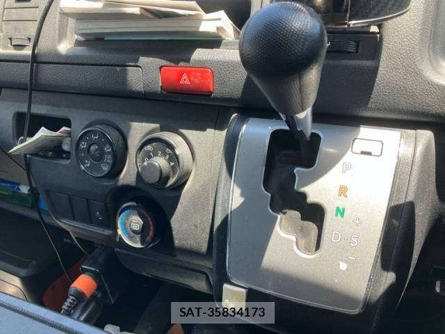 Toyota HIACE VAN 2018-03 7360214-13