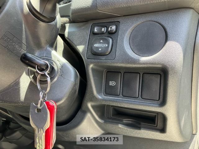 Toyota HIACE VAN 2018-03 7360214-14