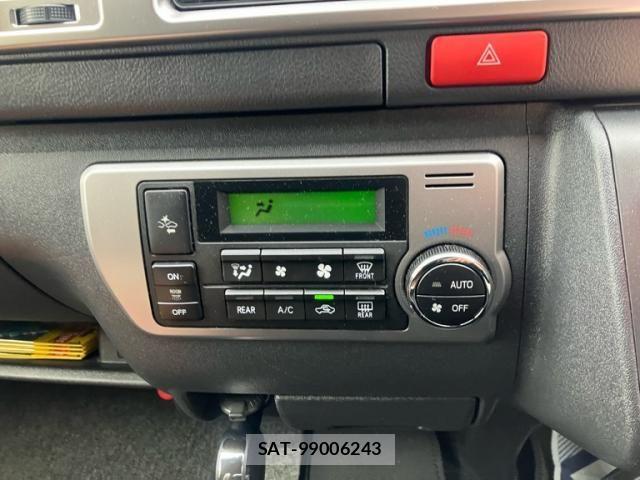 Toyota HIACE VAN 2021-07 7360206-16
