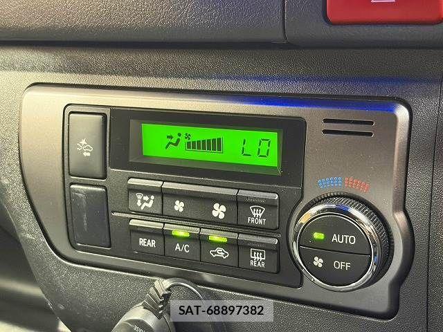Toyota HIACE VAN 2022-03 7360199-11