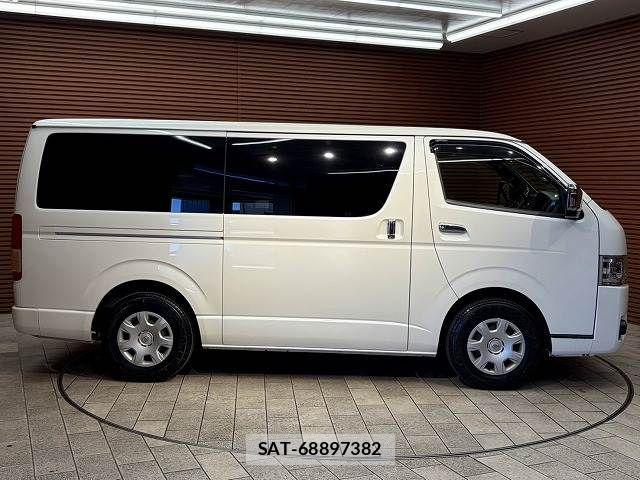 Toyota HIACE VAN 2022-03 7360199-17