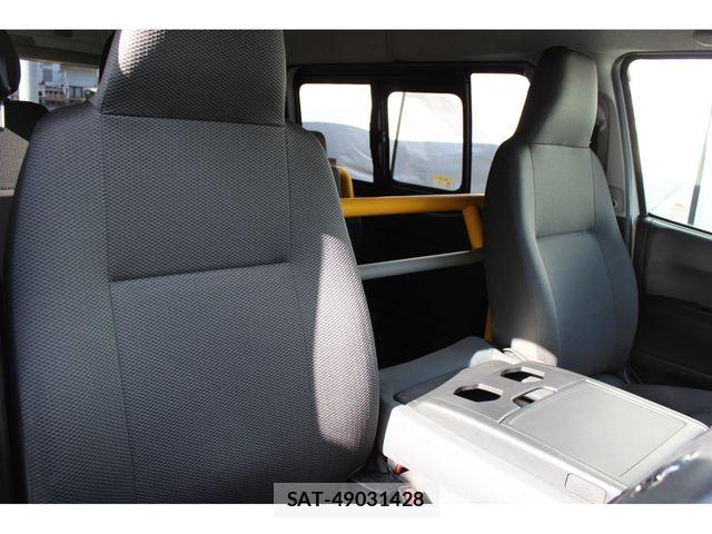 Toyota HIACE VAN 2018-03 7394556-9