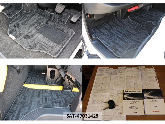 Toyota HIACE VAN 2018-03 7394556-12