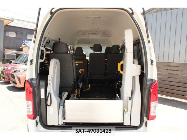 Toyota HIACE VAN 2018-03 7394556-2