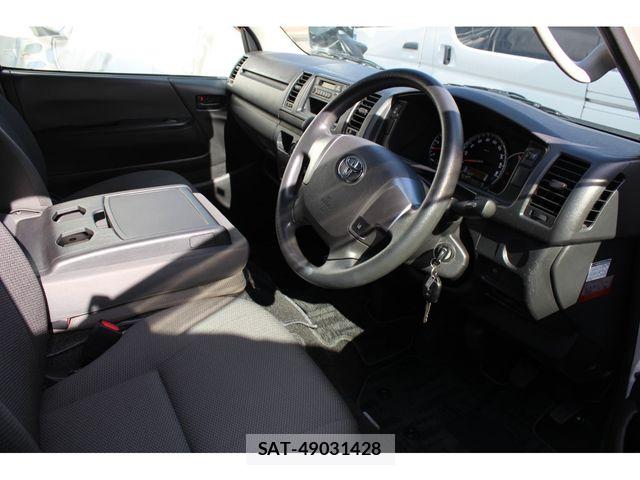 Toyota HIACE VAN 2018-03 7394556-8