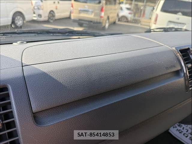 Toyota HIACE VAN 2018-06 7394553-17