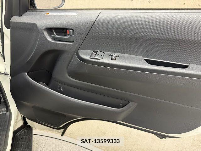 Toyota HIACE VAN 2023-02 7394558-15