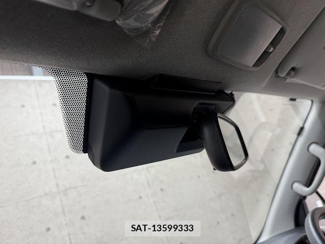 Toyota HIACE VAN 2023-02 7394558-17