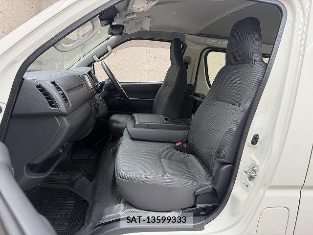 Toyota HIACE VAN 2023-02 7394558-5