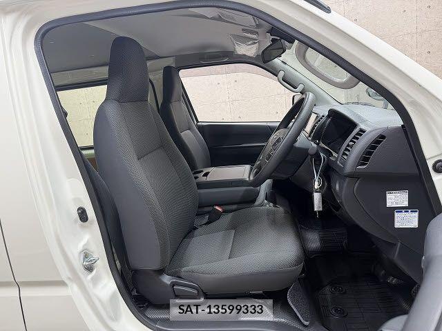 Toyota HIACE VAN 2023-02 7394558-6