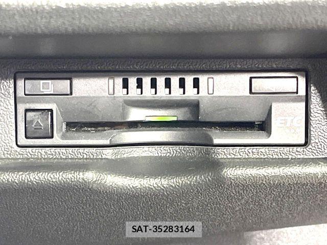 Toyota HIACE VAN 2023-07 7394559-6
