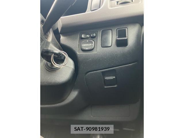 Toyota HIACE VAN 2011-07 7394562-18