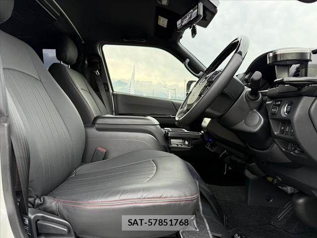 Toyota HIACE VAN 2025-09 7394548-14
