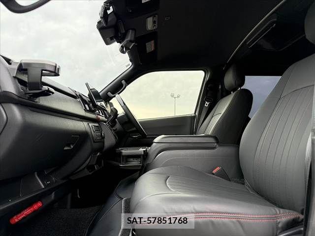 Toyota HIACE VAN 2025-09 7394548-15