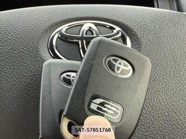 Toyota HIACE VAN 2025-09 7394548-25