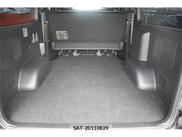 Toyota HIACE VAN 2022-05 7394554-17