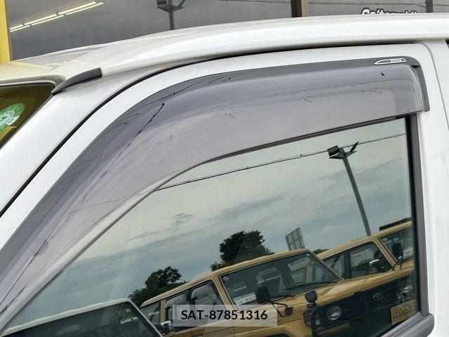 Toyota HIACE VAN 2024-09 7458454-12