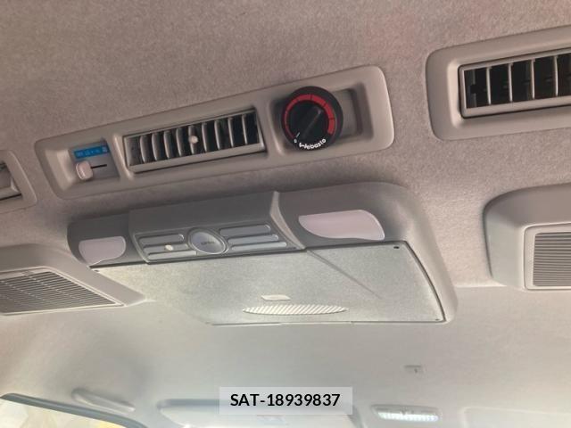 Toyota HIACE VAN 2013-11 7458468-11