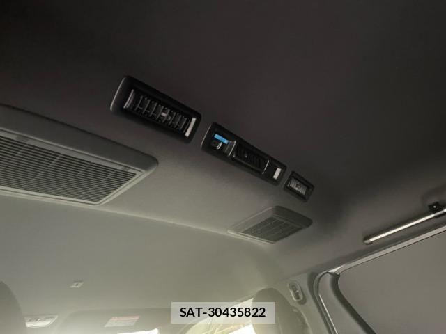 Toyota HIACE VAN 2019-08 7458455-13