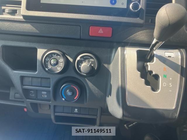 Toyota HIACE VAN 2026-03 7458453-16