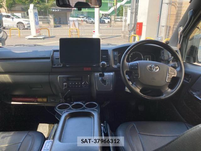 Toyota HIACE VAN 2021-08 7458458-9