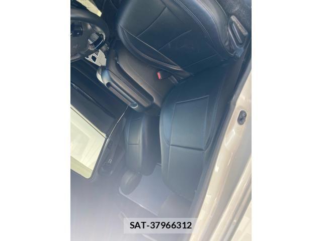 Toyota HIACE VAN 2021-08 7458458-12