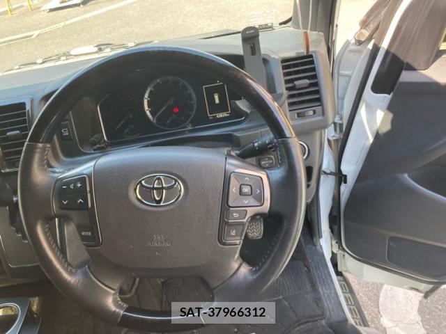 Toyota HIACE VAN 2021-08 7458458-13