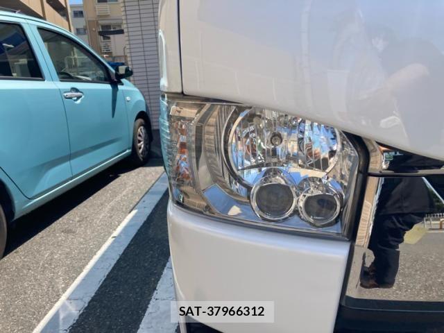 Toyota HIACE VAN 2021-08 7458458-6