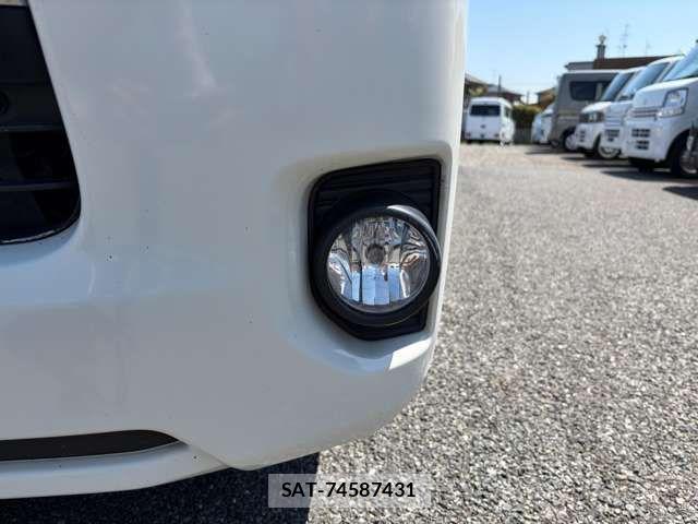Toyota HIACE VAN 2021-05 7458464-10